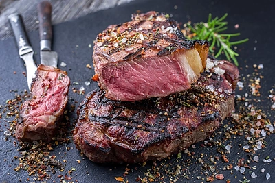 Liesesnė mėsa ant grilio – kepti lengva, valgyti – sveika