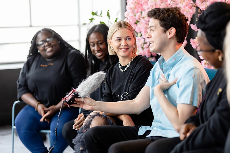 Monika Linkytė susitiko su savo gerbėjais Liverpulyje / Lukas Balandis / BNS nuotr.