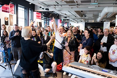 Monika Linkytė susitiko su savo gerbėjais Liverpulyje / Lukas Balandis / BNS nuotr.