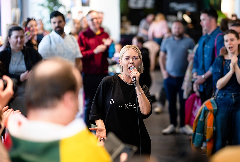 Monika Linkytė susitiko su savo gerbėjais Liverpulyje / Lukas Balandis / BNS nuotr.