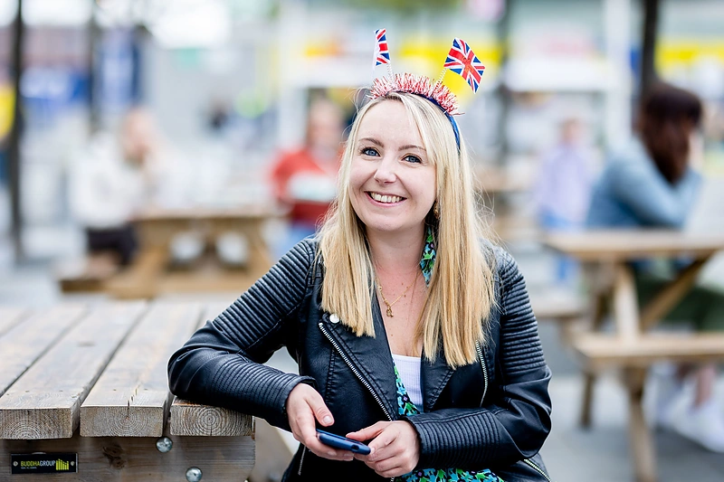 Tiesioginė karaliaus Karolio III karūnacijos ceremonija Liverpulyje, Eurovizijos kaimelyje / Lukas Balandis / BNS nuotr.
