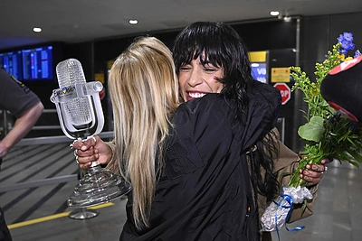 Loreen Švedijos oro uoste pasitiko gerbėjų minia / AFP/„Scanpix“ nuotr.