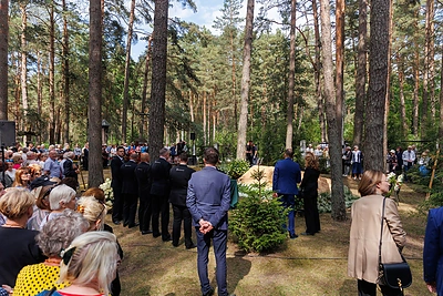 Almos Adamkienės laidotuvės / Eriko Ovčarenko / BNS nuotr.