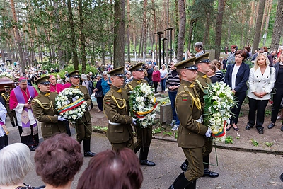 Almos Adamkienės laidotuvės / Eriko Ovčarenko / BNS nuotr.