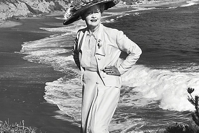 Heddai nereikėjo vizitinės kortelės. Ją ir taip visi atpažindavo iš ekstravagantiškų skrybėlių bei akį traukiančių kostiumėlių. Puošnumas buvo jos braižas / Vida Press nuotrauka