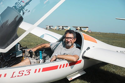 Sakalas Uždavinys skrydžio sklandytuvu per Europą nebetęs: patyrė traumą