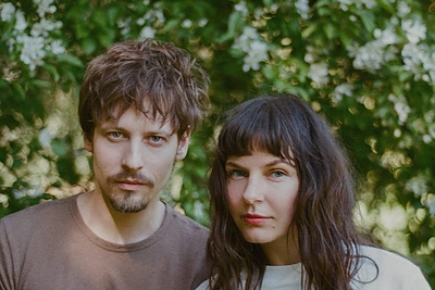 „Kamanių šilelio“ albumas „Žiūrėti į saulę“: nuo Lietuvos kaimo iki Meksikos kalnų ir vandenynų