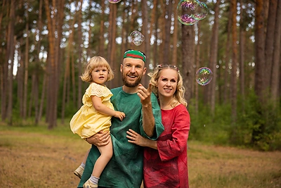 Artėjačio koncertinio turo proga „LiuKaBu“ pasipuošė Lietuvos vėliavos spalvomis