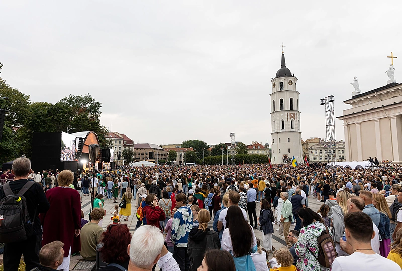 „Tautiškos giesmės“ giedojimas Katedros aikštėje / Pauliaus Peleckio / BNS nuotr.