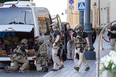 JAV prezidento Joe Bideno kortežas prie „Kempinski“ viešbučio / Lukas Balandis / BNS nuotr.