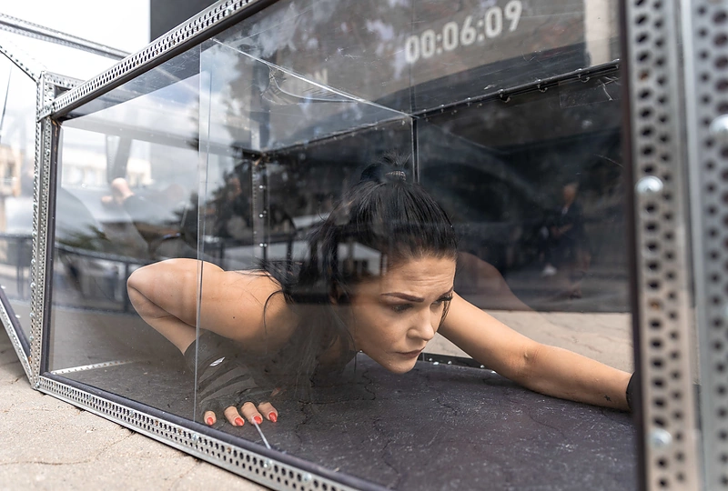 Monika Dirsytė. Performansas „Pan/demos“ – „Atverkite NATO duris Ukrainai!“ / Tauro Gūdmanto nuotr.