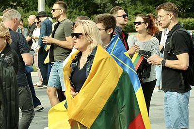 „Keliu vėliavą už Ukrainą NATO“ maratono dalyvių pasitikimas Lukiškių aikštėje / Teodoro Biliūno / BNS nuotr.