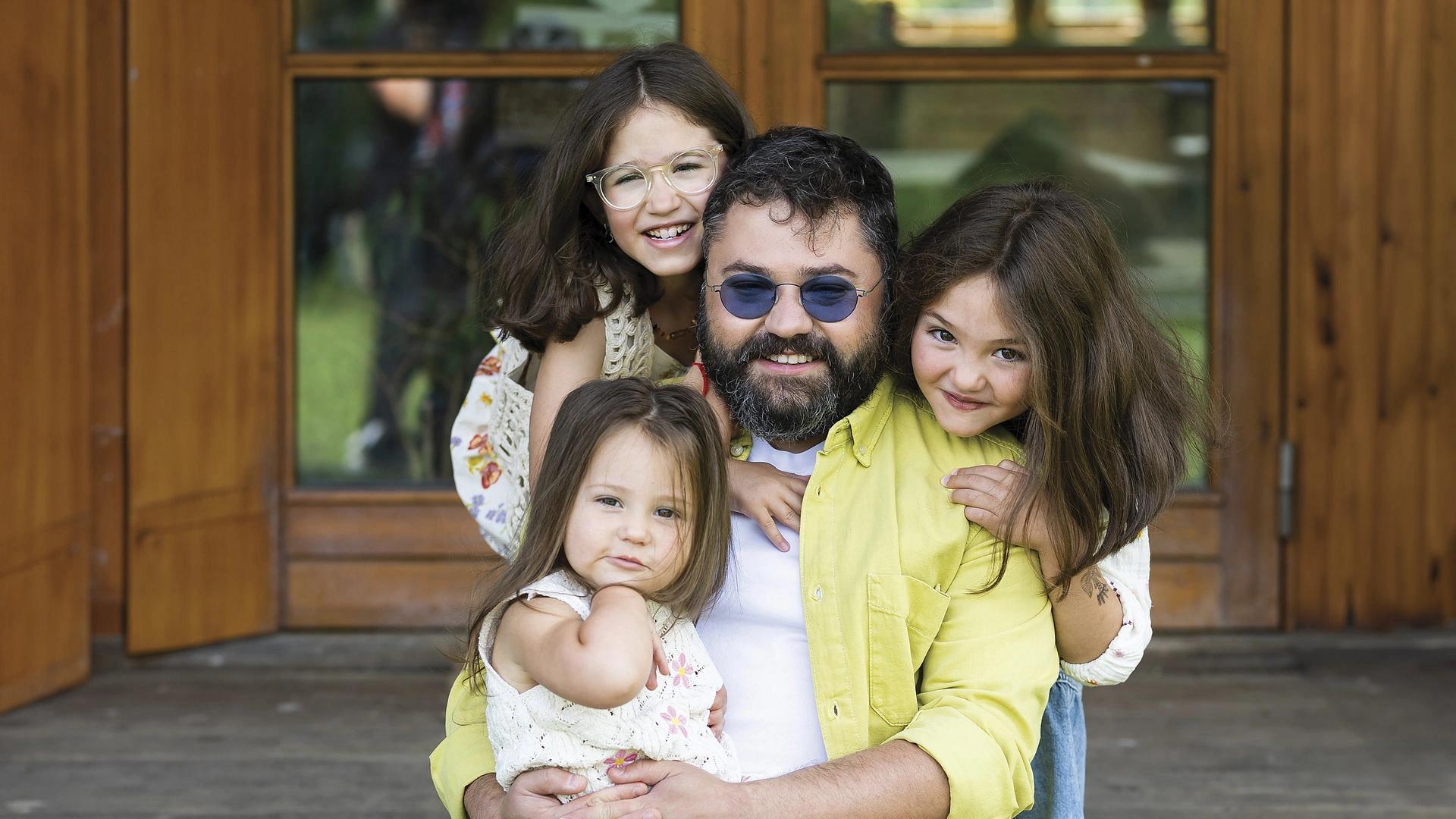 Rafailas Karpis su dukromis / Gretos Skaraitienės / BNS nuotrauka