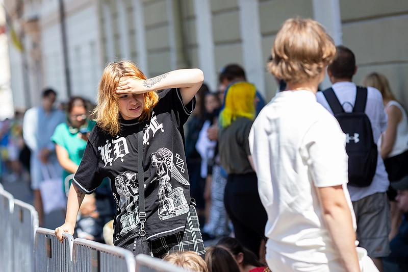 Žmonės renkasi prie Vilniaus universiteto laukdami Joe Bideno kalbos / Lukas Balandis / BNS nuotr.