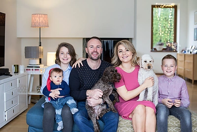 Beata Nicholson ir Tomas Nicholsonas su vaikais / Dovilės Jakštaitės / „Beatos virtuvė“ nuotr.