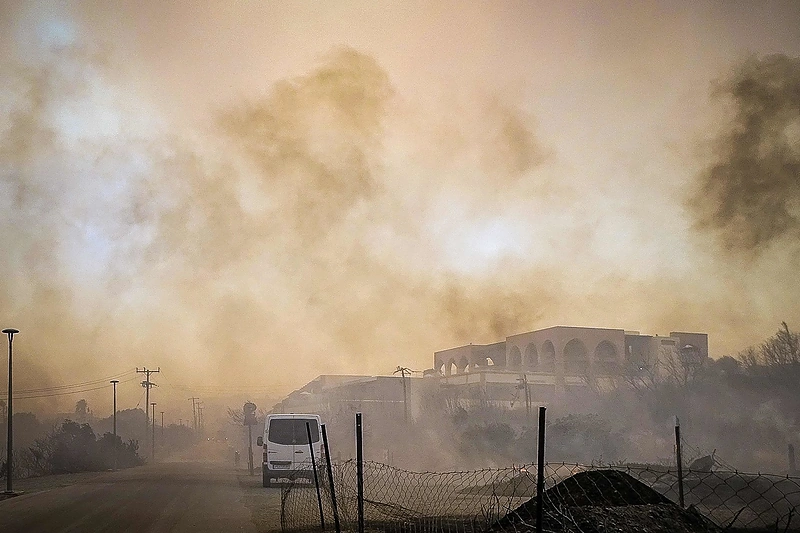 Gaisras Rodo saloje / AFP/„Scanpix“ nuotr.