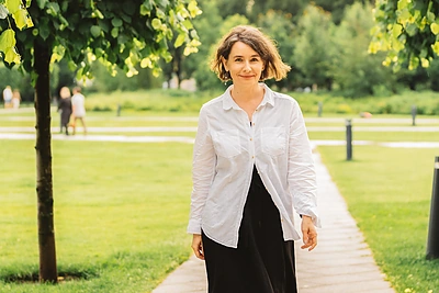 Per metus laimėjusi daugybę literatūros premijų, Akvilina Cicėnaitė pristato pirmą knygą vaikams