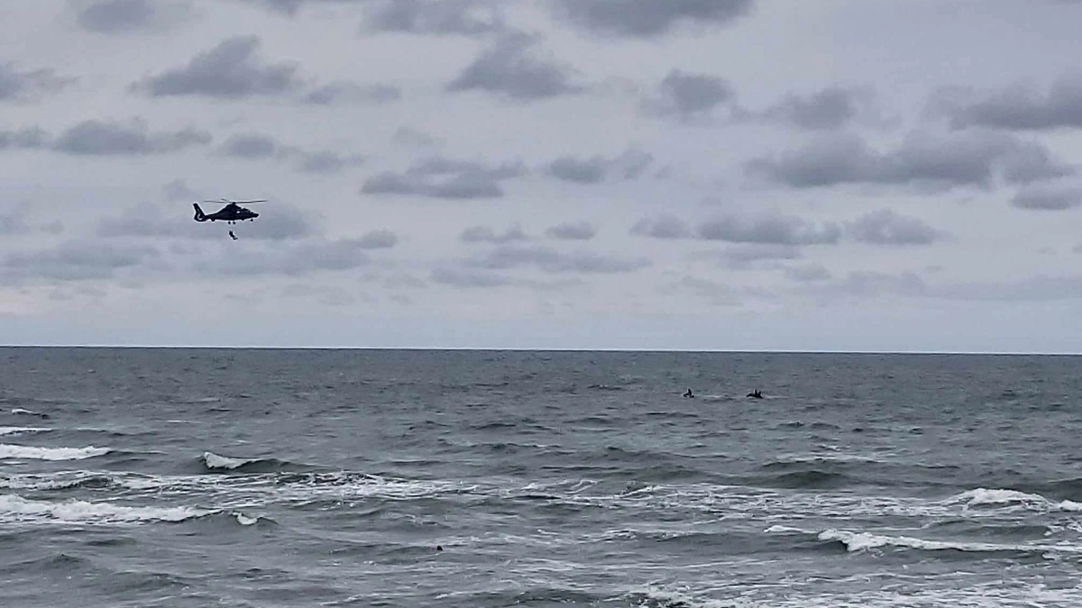 Melnragėje surengtos specialios pratybos, kurių metu imituotas skendimas / LK nuotr.