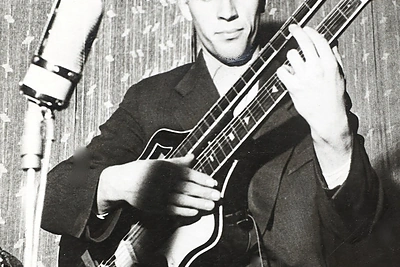 Rankose – išskirtinis egzempliorius – dviejų grifų gitara, 1962-ieji / Asmeninio albumo nuotrauka