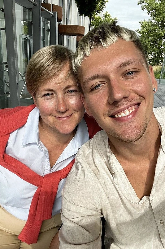 Norbertas Liatkovskis su mama / Asmeninio albumo nuotr.