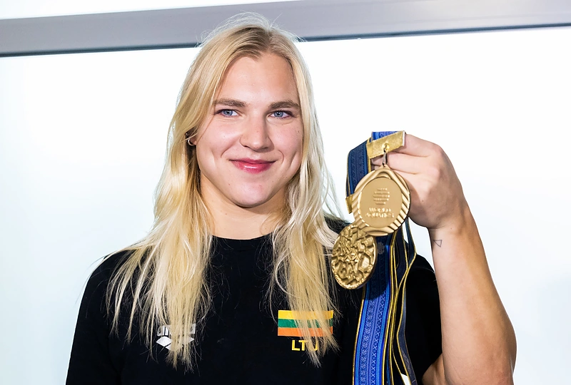 Rūta Meilutytė su pasaulio čempionato aukso medaliais / Gretos Skaraitienės / BNS nuotr.