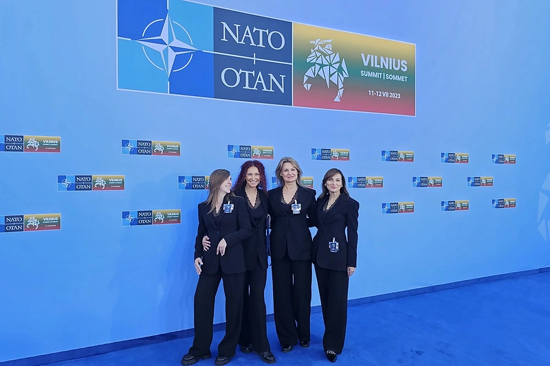Monika Čereškaitė su kolegėmis NATO viršūnių susitikime / Asmeninio archyvo nuotr.