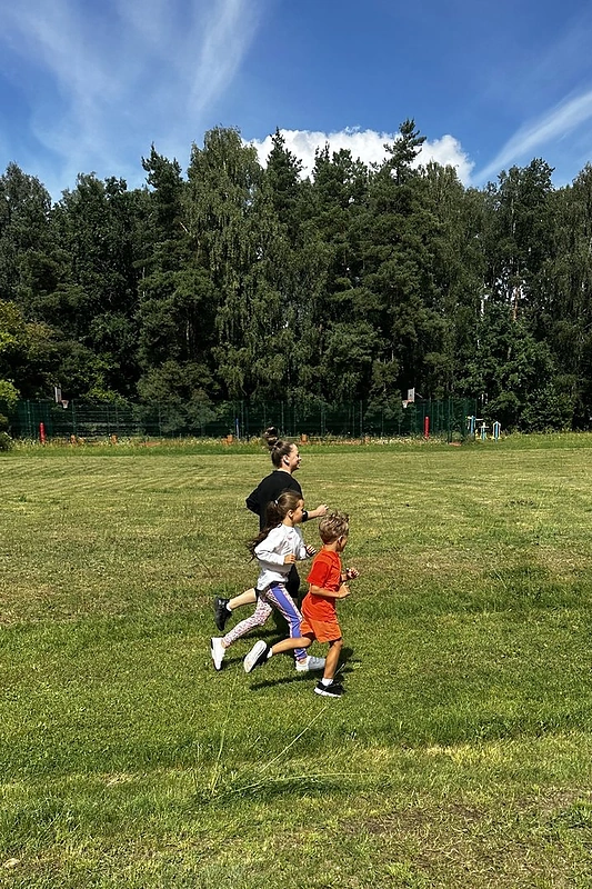 Inetos Puzaraitės-Žvagulienės vaikai Barbora ir Bernardas ruošiasi „Vilniaus maratonui“ / Asmeninio archyvo nuotr.