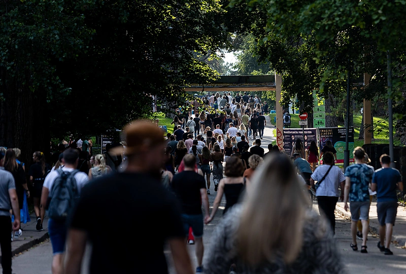 Minia besirenkanti į „Imagine Dragons“ koncertą Vingio parke / Pauliaus Peleckio / BNS nuotr.