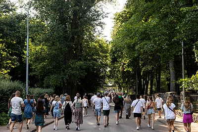 Minia besirenkanti į „Imagine Dragons“ koncertą Vingio parke / Pauliaus Peleckio / BNS nuotr.