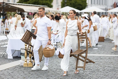 Vilniuje dešimtą kartą surengta „Le Diner en Blanc“ vakarienė / Gretos Skaraitienės / BNS nuotr.