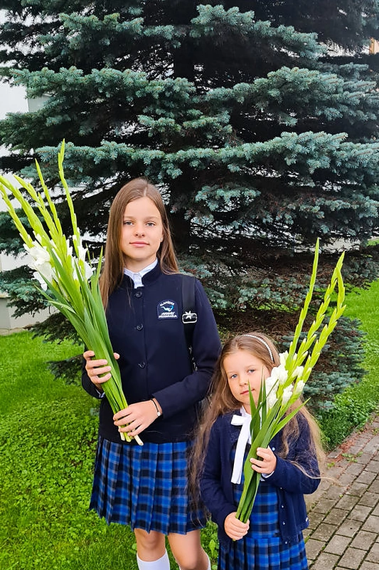 Vaida ir Andrius Rimiškiai su dukromis / Asmeninio albumo nuotr.