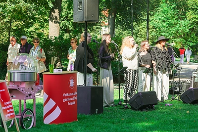 Carito paramos mugę „Menas dalintis“ dalyvauja įžymūs žmonės / Organizatorių nuotr.