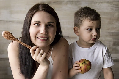 „Zuikio receptų“ kūrėja Jolanta Ščipokė vaikams ir šeimai siūlo sveikesnių patiekalų idėjas: patiks!