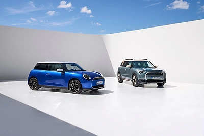 „Mini“ Miunchene pristatė naujos kartos „Cooper“ ir „Countryman“ elektromobilius / MINI nuotr.
