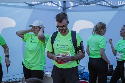 Vilniaus maratone – „Aplenkime vėžį“ komanda su žinomais žmonėmis / Igno Cemnolonskio nuotr.