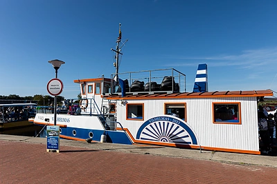 Žvaguliai draugus plukdė laivu Vilhelmas Kuršių Mariose / Pauliaus Peleckio / BNS nuotr.