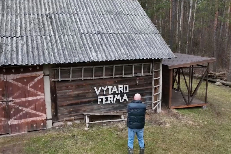 Vytaras Radzevičius ir jo sodyba / TV3 nuotr.