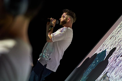 Kurčiųjų pasirodymas su Dominyku Vaitiekūnu Kaune / Justo Valinsko nuotr.