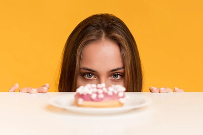 Kai užkąsti norisi, tačiau papildomų kilogramų – ne: trys nebrangūs dalykai, kuriuos galite valgyti ramia sąžine