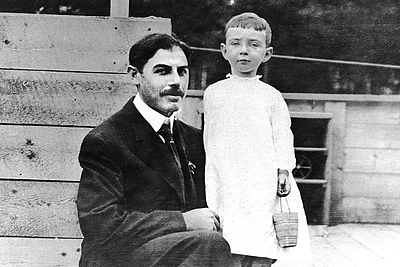 Robertas Oppenheimeris su tėvu apie 1905-uosius / Getty nuotrauka