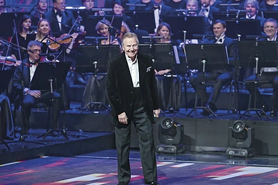 „Konkurencija? Neįmanoma jos nejusti, – neslepia šešias dešimtis metų scenoje esantis Eduardas Kaniava. – „Ne man davė dainuoti premjeroje! Gal aš jau visai nebereikalingas teatre?!“– tą akimirką tai turi labai didelę svarbą. Bet iš tiesų tai yra toks niekis! Dabar galiu pasakyti: profesija man buvo / Asmeninio albumo nuotrauka