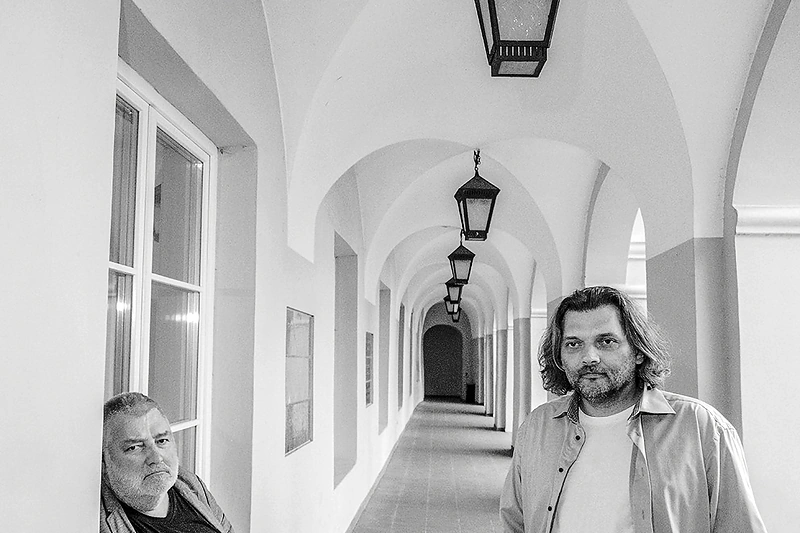 Sūnus Mangirdas nusekė tėvo pėdomis – tapo istoriku. Tačiau su sūnumi profesorius sako žiniomis nesilyginantis: „Daug svarbiau yra mokėti ne tik faktus rinkti, bet ir juos apibendrinti. Stengiuosi toks būti. Noriu, kad ir Mangirdas to išmoktų“ / Asmeninio albumo nuotrauka