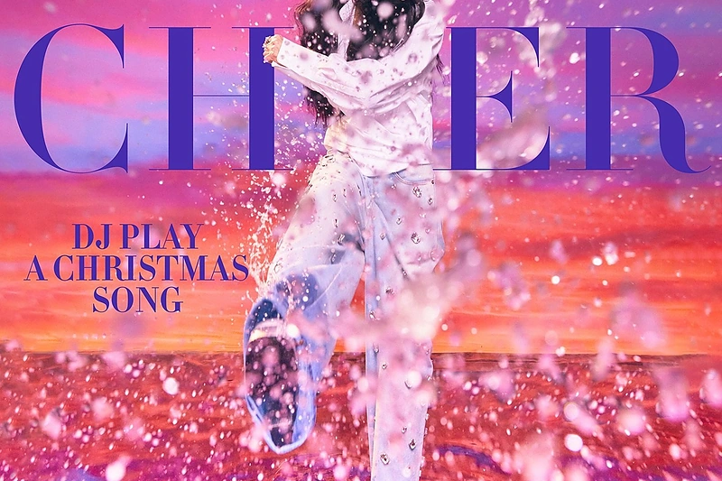 Cher - DJ Play A Christmas Song / Warner music nuotr.