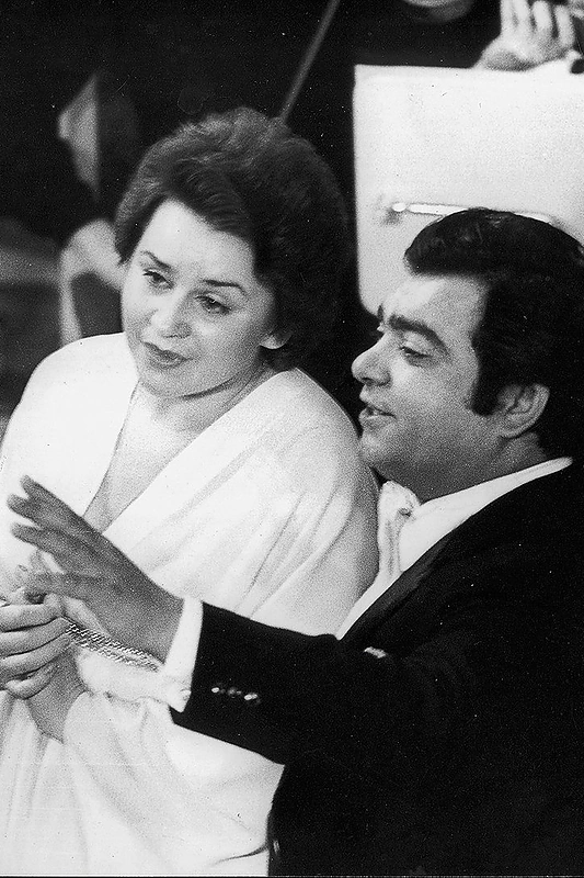 1983-ieji ar 1984-ieji – santuoka byrėjo nebesulaikomai. Tačiau pora vis dar kartu koncertavo. Bendri pasirodymai nenutrūko net po skyrybų / Asmeninio albumo nuotrauka