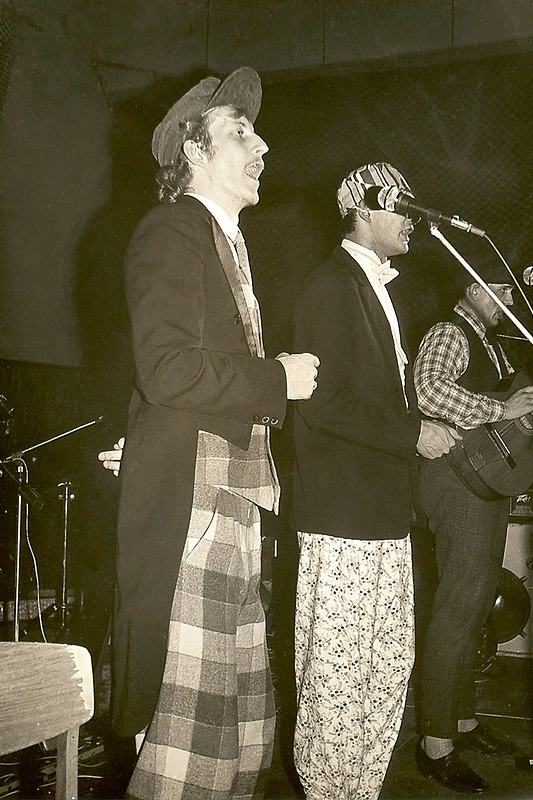 Vyrai dabar nė neprisimena visų kultūros namų, kuriuos aplankė / Asmeninio albumo nuotrauka