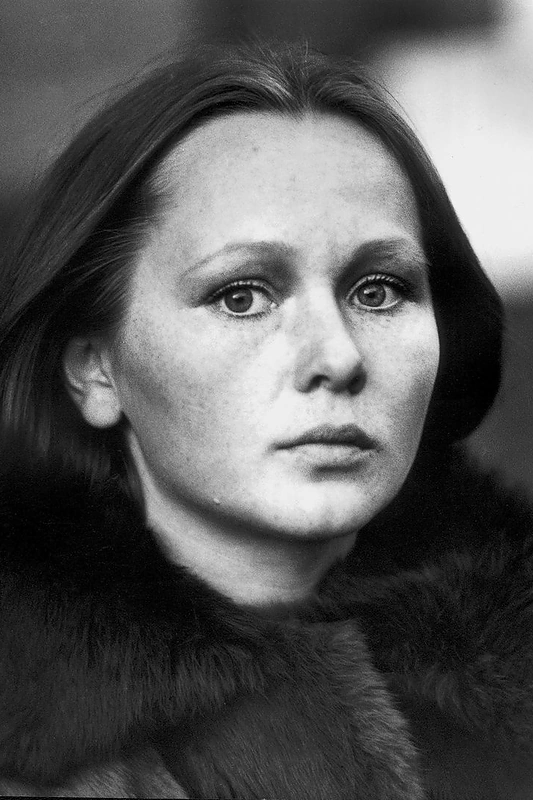 Dar mokykloje Nijolė pradėjo rašyti eilėraščius. Kas ją iš tų laikų prisimena, sako, kad visada pastebėdavusi daugiau nei kiti. Eilėraščiai iš Nijolės gyvenimo niekur nedingo. Gal dabar jie ne tokie romantiški kaip jaunystėje, užtat paskaninti patirtimi ir išgyvenimais. Pernai išleista jos eilėrašči / Mildos Juknevičiūtės nuotrauka