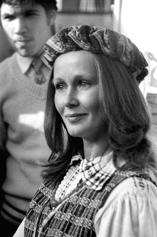 Pačioje nepriklausomybės atkūrimo pradžioje žinoma, populiari ir žmonių mėgstama aktorė pasinėrė į politiką. „Tačiau tiesos sakytojų niekam nereikia, o aš meluoti nemoku“, – taip savo pasitraukimą iš politikos aiškina Nijolė / Lietuvos centrinio valstybės archyvo nuotrauka