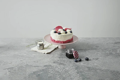 Daugiasluoksnis putėsių tortas su mėlynėmis „Eliziejus“ / „Iki" nuotr.