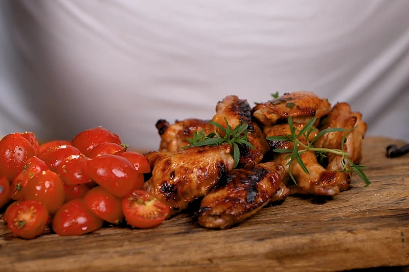 Gian Luca Demarco ruošia patiekalą / TV3 nuotr.