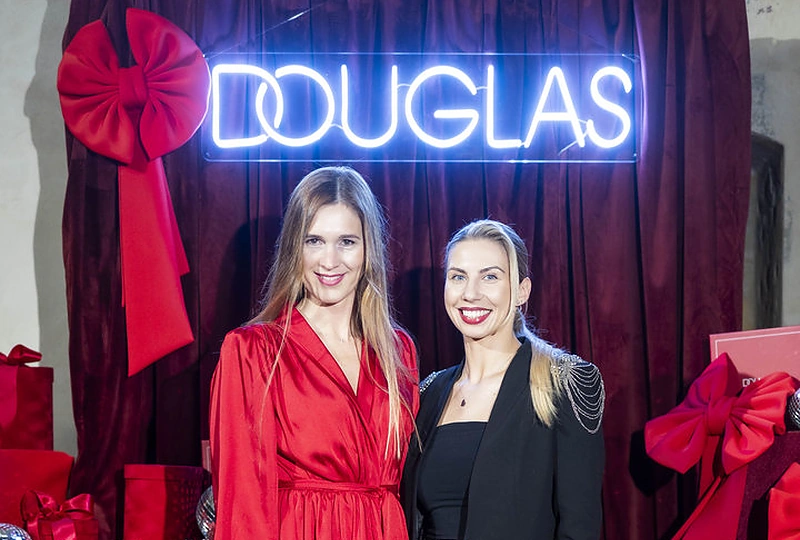 Rubino raudonos ir spindesio flirtas DOUGLAS kalėdiniame vakare / Irmanto Gelūno / 15min nuotr.